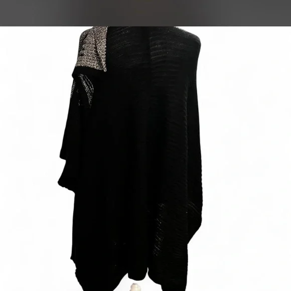 Elegant Black and Silver Women's Shawl - Picture 8 of 9